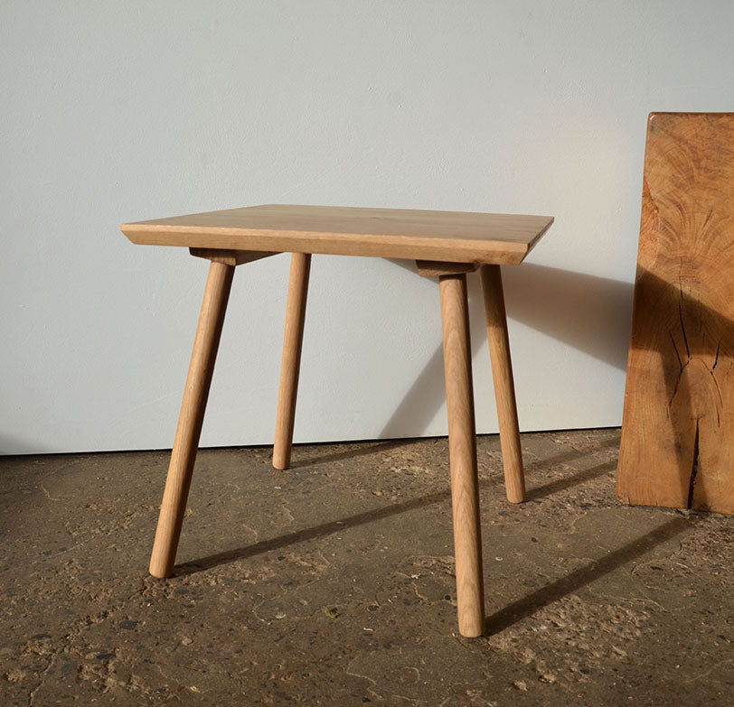 oak table with splayed legs